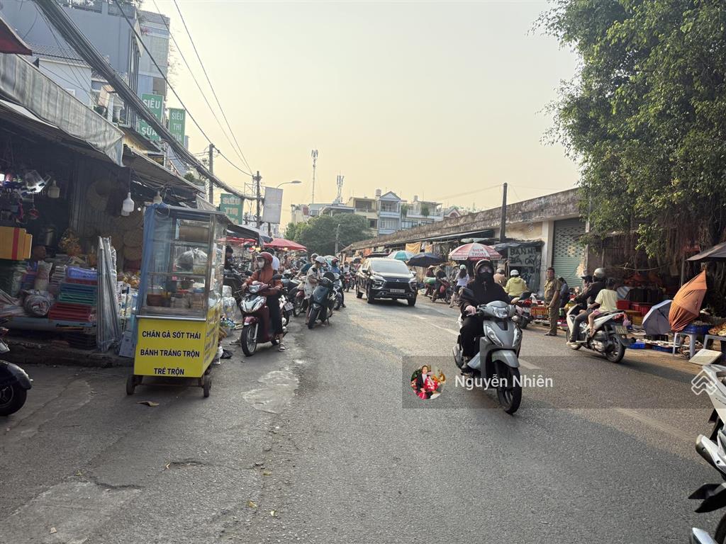 Toà nhà chdv 36p, thu nhập 200tr  mặt tiền chợ lã xuân oai, lê văn việt. 370m2 (8x46). hầm + 6tầng