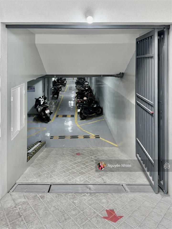 Toà nhà chdv 36p, thu nhập 200tr  mặt tiền chợ lã xuân oai, lê văn việt. 370m2 (8x46). hầm + 6tầng