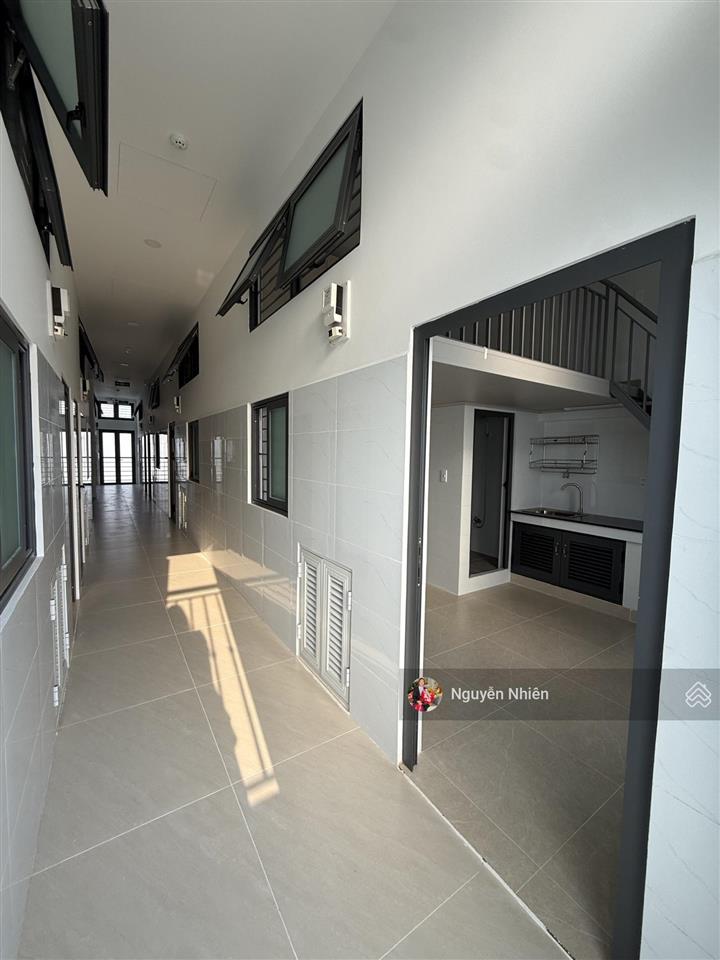 Toà nhà chdv 36p, thu nhập 200tr  mặt tiền chợ lã xuân oai, lê văn việt. 370m2 (8x46). hầm + 6tầng