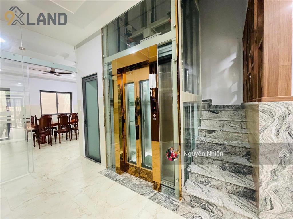 Siêu phẩm chdv cao cấp  5 tầng  hiện đại  có thang máy  ngang 5.5m  ngay trường đại học