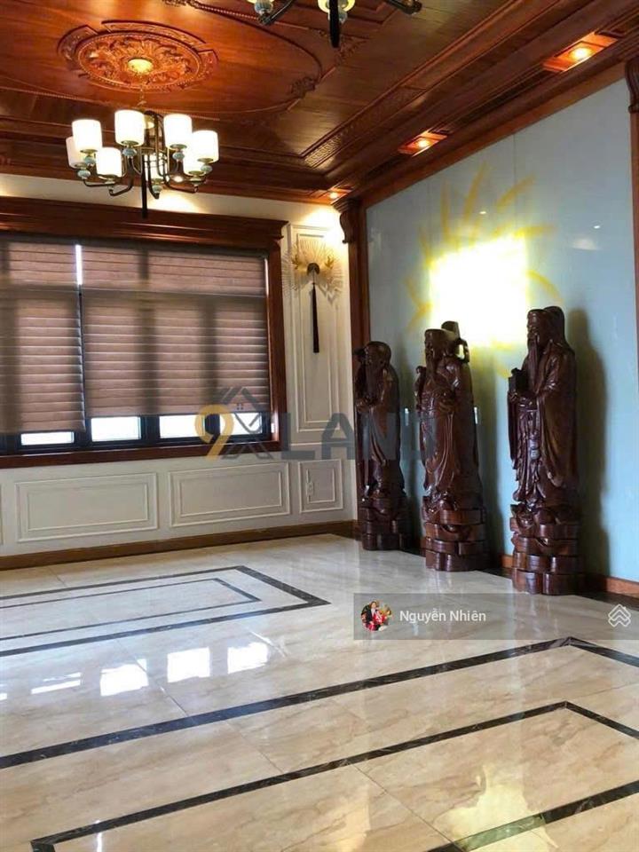 Biệt thự hầm + 4 tầng + thang máy 304.6m2 (khuôn viên 500m²)  ngang 12.5m đường 12, trường thọ