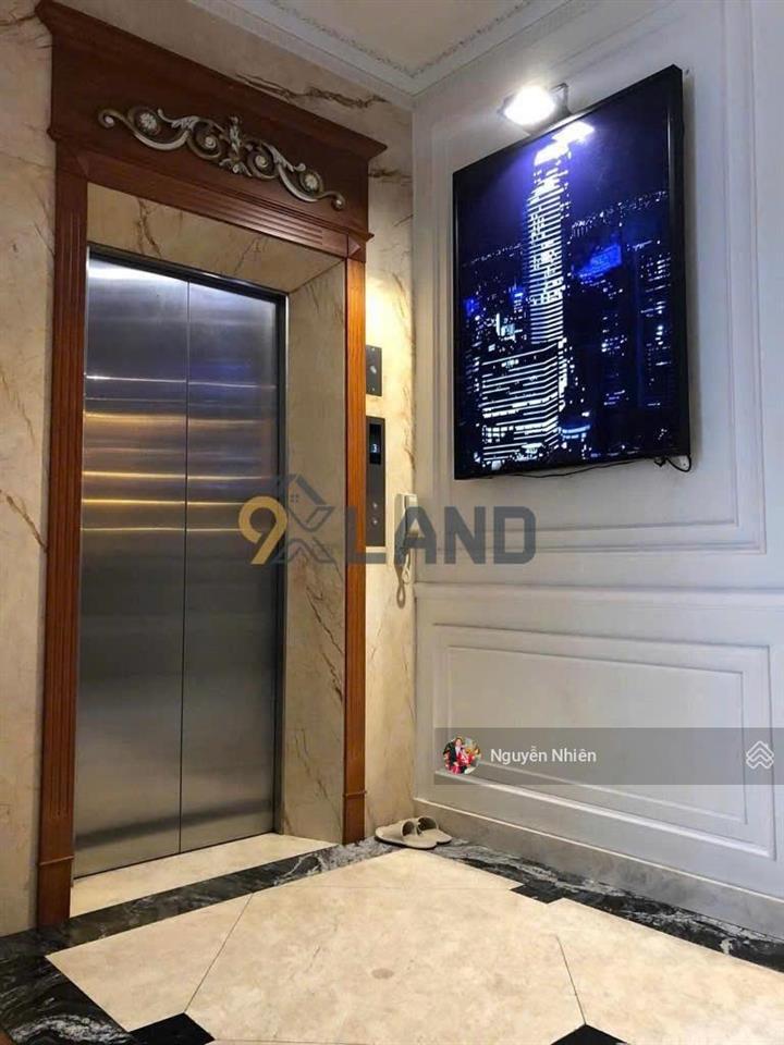 Biệt thự hầm + 4 tầng + thang máy 304.6m2 (khuôn viên 500m²)  ngang 12.5m đường 12, trường thọ