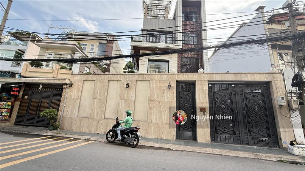 Biệt thự hầm + 4 tầng + thang máy 304.6m2 (khuôn viên 500m²)  ngang 12.5m đường 12, trường thọ
