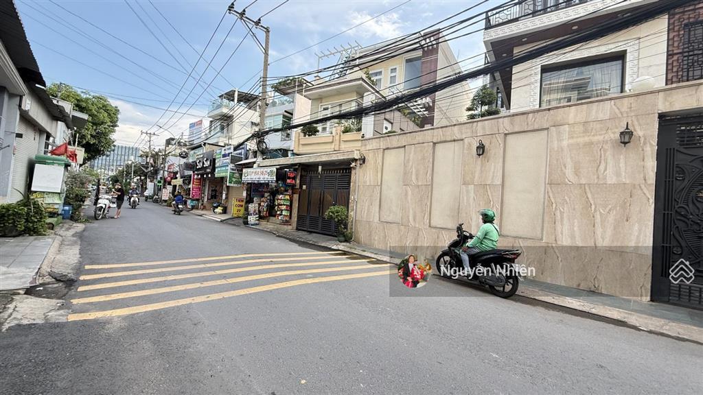 Biệt thự hầm + 4 tầng + thang máy 304.6m2 (khuôn viên 500m²)  ngang 12.5m đường 12, trường thọ