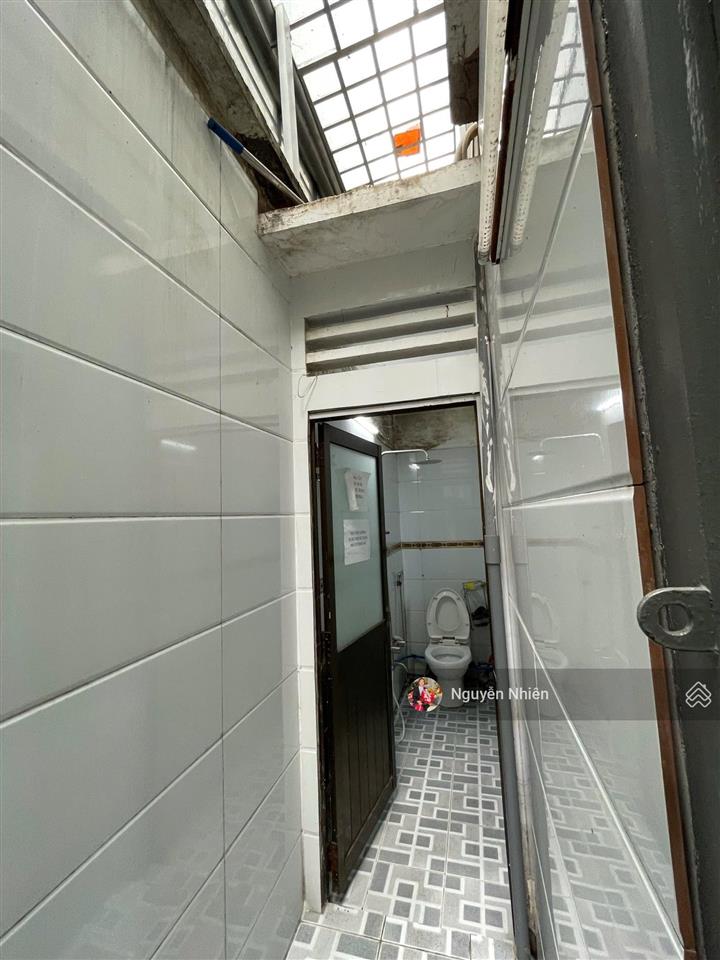 Mặt tiền kinh doanh (5x18) 4 tầng  cho thuê 35 triệu ngay chợ. 6pn 5wc