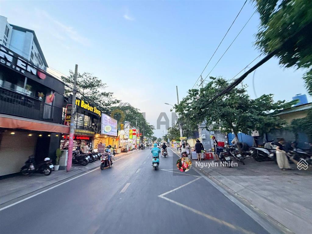 Hơn 80tr/m2  mtkd góc hoàng diệu 2  302m2 ngang 8m  thu nhập 70 triệu  cpxd hầm + 7 tầng