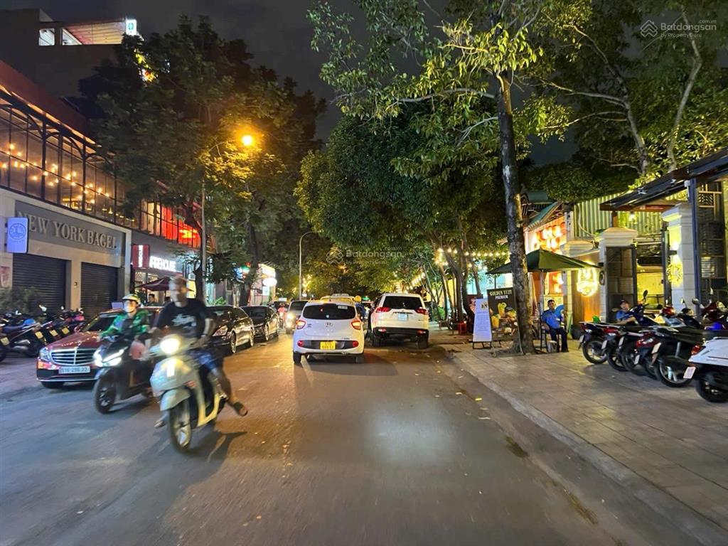 Mặt tiền khủng (22mx14). góc 3 mặt tiền thống nhất  hàn thuyên, cạnh metro bình thọ. dt 303.5m2