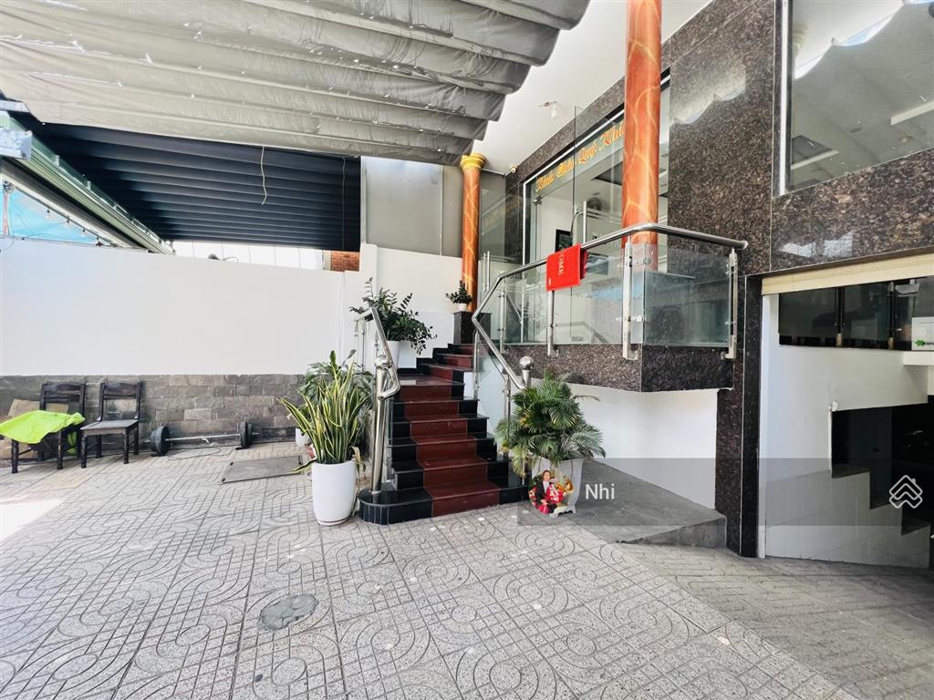 Bán khách sạn mt đường ngay hoàng diệu 2  thu nhập 10%/năm  7x18m  hầm 5 tầng, thang máy