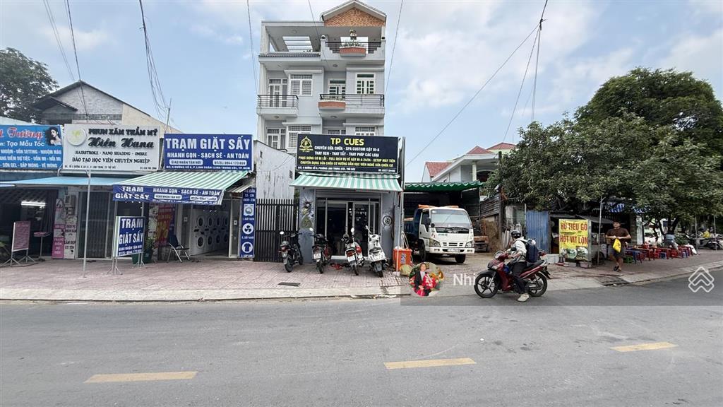 Bán khách sạn mt đường ngay hoàng diệu 2  thu nhập 10%/năm  7x18m  hầm 5 tầng, thang máy
