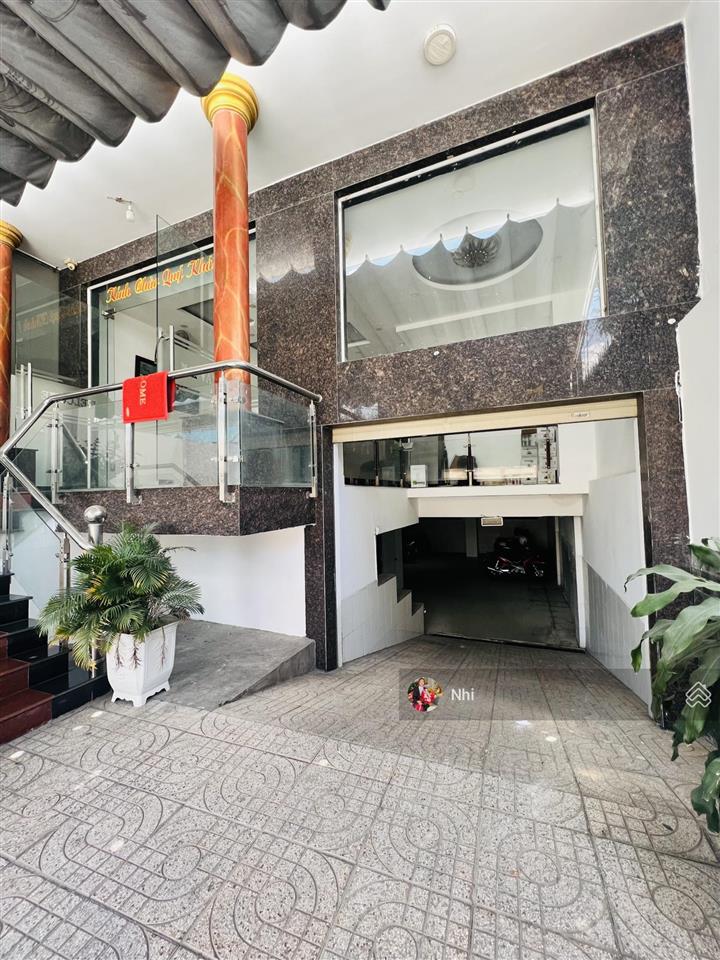 Bán khách sạn mt đường ngay hoàng diệu 2  thu nhập 10%/năm  7x18m  hầm 5 tầng, thang máy