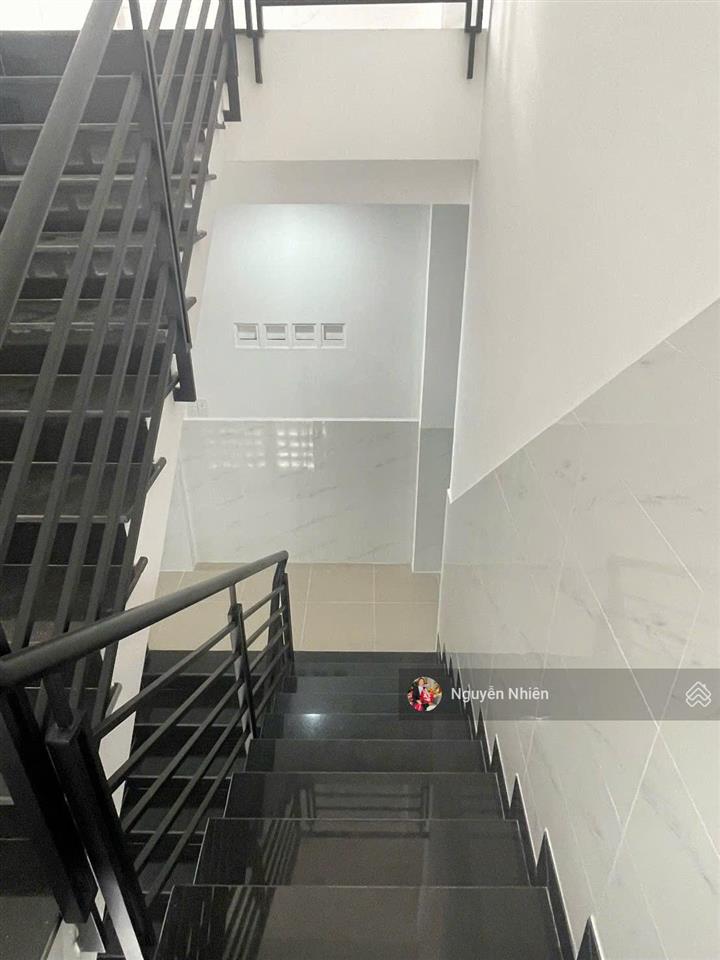 Dòng tiền 100 tr/th  ngang 7m đối diện chợ phước bình, global city  chdv 5 tầng  thang máy