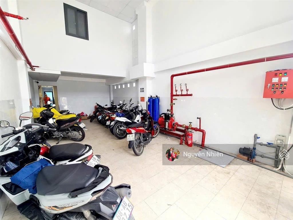 Dòng tiền 100 tr/th  ngang 7m đối diện chợ phước bình, global city  chdv 5 tầng  thang máy