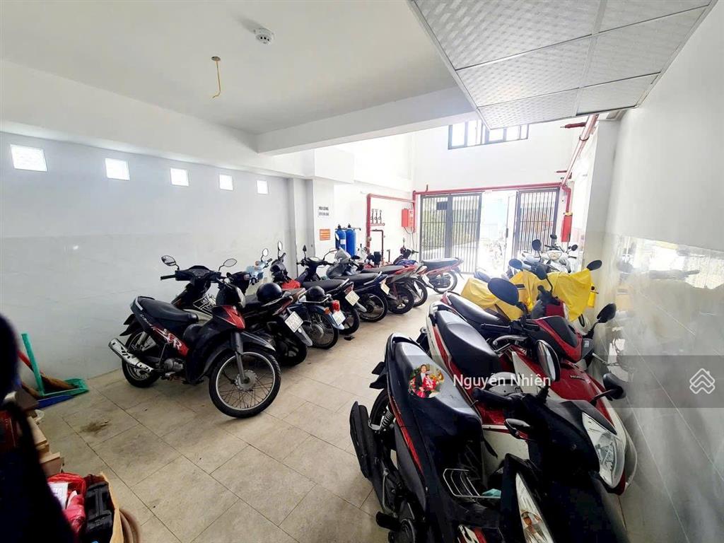 Dòng tiền 100 tr/th  ngang 7m đối diện chợ phước bình, global city  chdv 5 tầng  thang máy