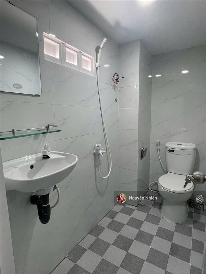 Dòng tiền 100 tr/th  ngang 7m đối diện chợ phước bình, global city  chdv 5 tầng  thang máy