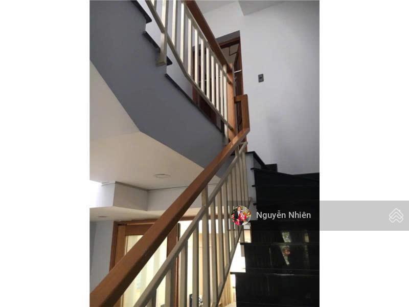 Giá tốt khu vực  nhà 4 tầng (4x20m) đối diện công viên  khu đồng bộ, cao cấp quận 2