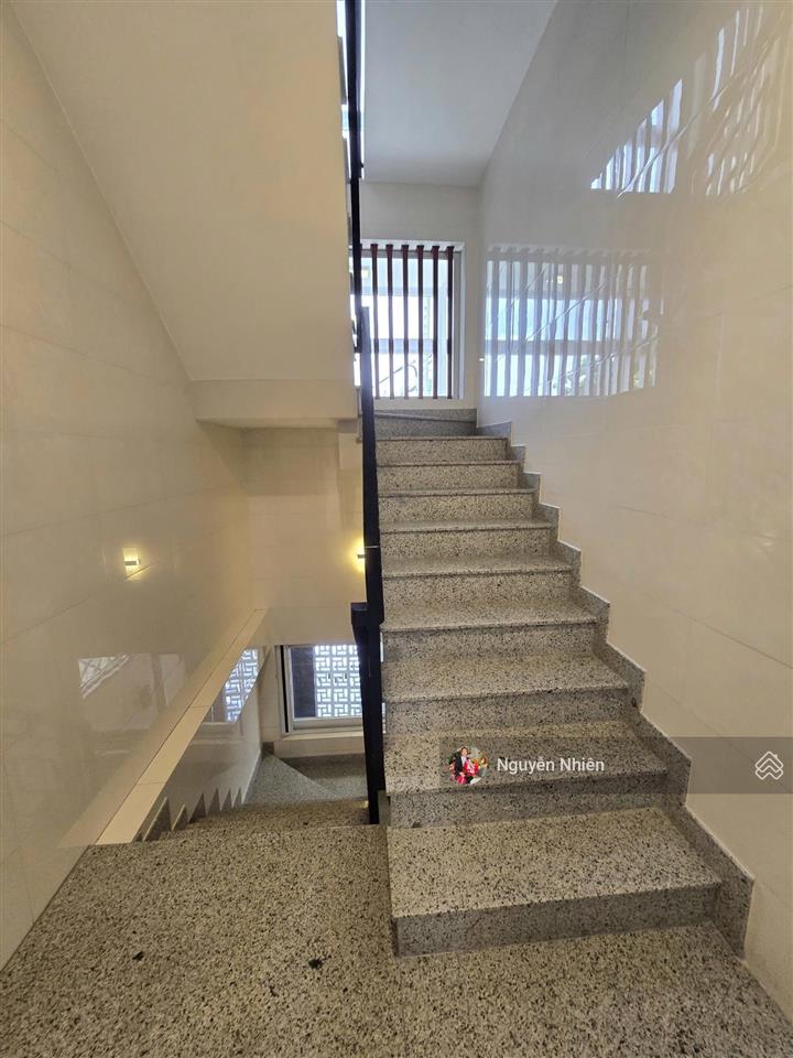 Sát metro vincom, masteri thảo điền, mt ngang 6m khu phố ẩm thực người hàn. hđt 75tr