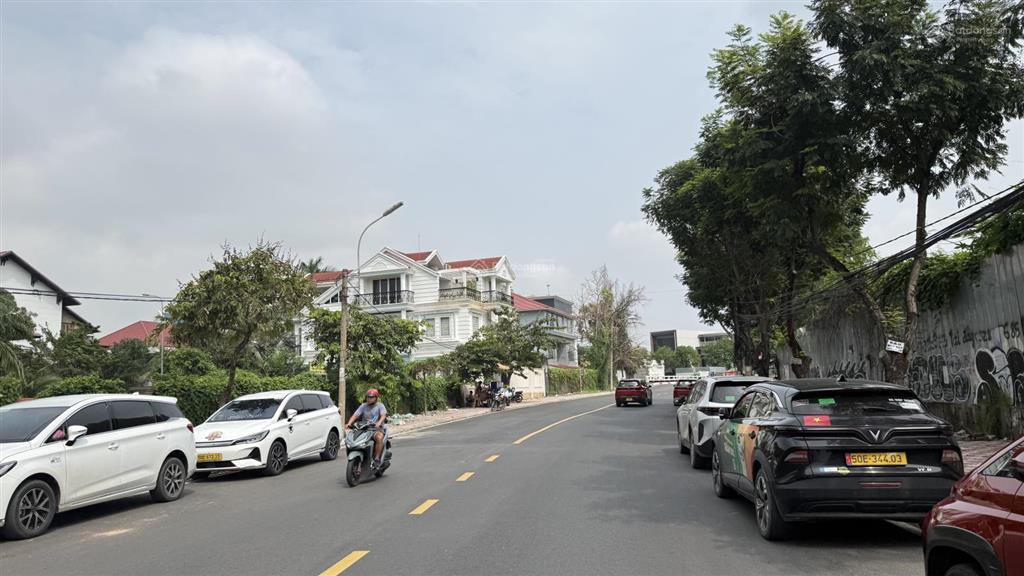 220.4tr/m2  đất mặt tiền khu eden 117 nguyễn văn hưởng, thảo điền q2, 417.4m2 (18x24m), shr