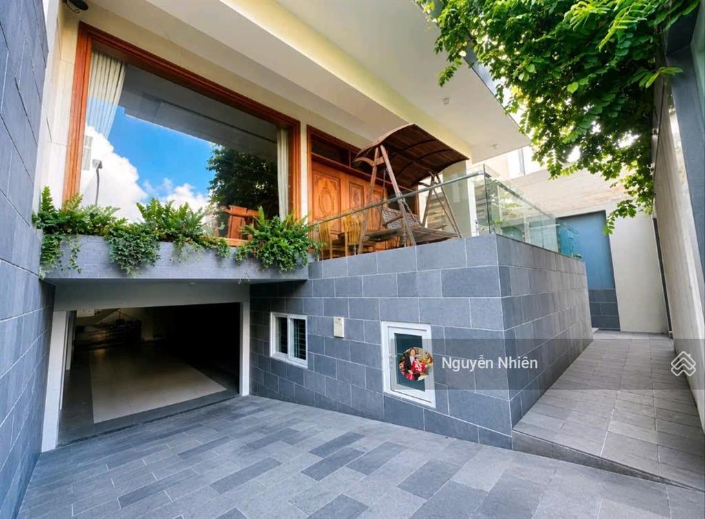 Ngộp, giảm 12 tỷ, hơn 40 tỷ  villa 10x20 hầm 3 tầng khu vip đáng sống q2. hđt 55 triệu