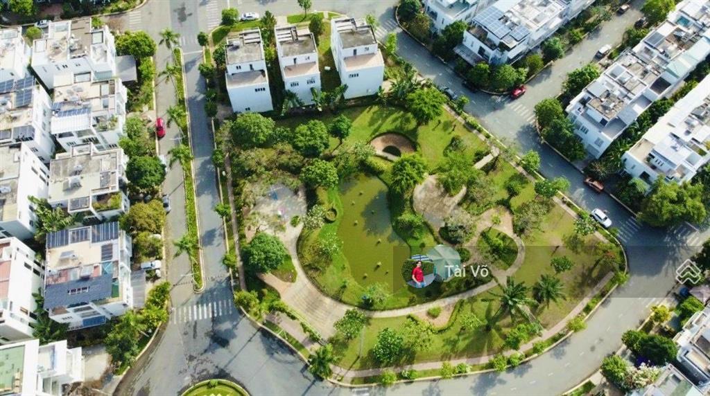 Biệt thự góc view công viên nội thất mới làm 100%