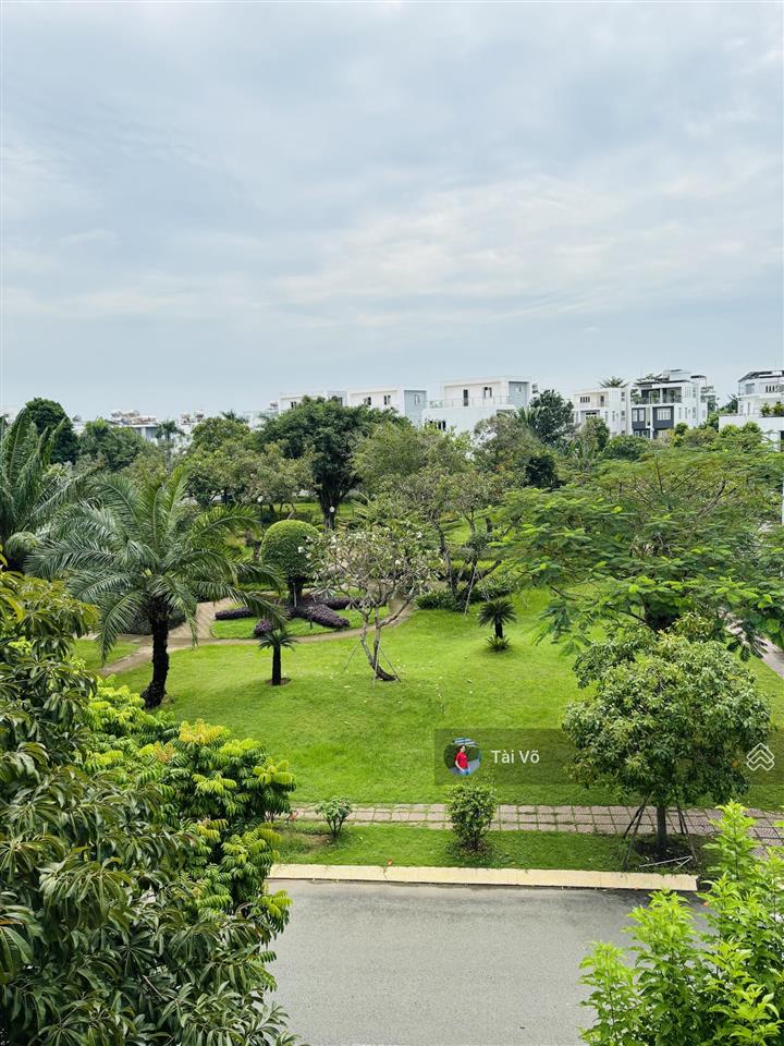 Biệt thự góc view công viên nội thất mới làm 100%