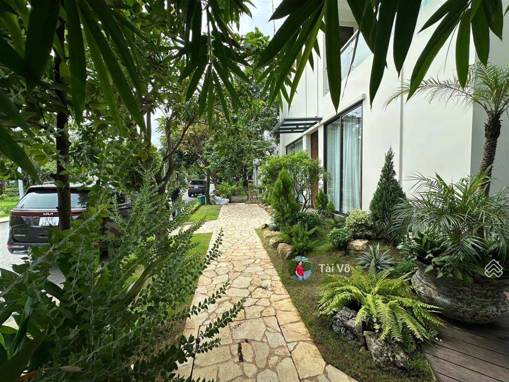 Biệt thự góc view công viên nội thất mới làm 100%