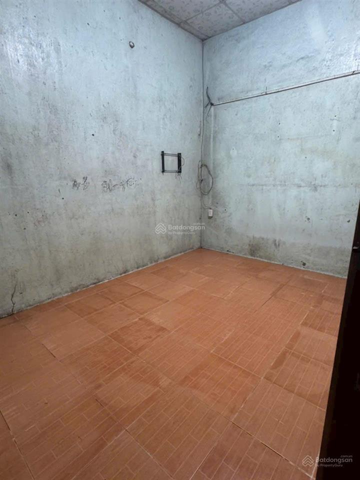 Bán gấp nhà nở hậu 5m gần chợ và trường tiểu học phú mỹ, giá 2.150 tỷ rộng 87.4m2, đường ô tô 3m