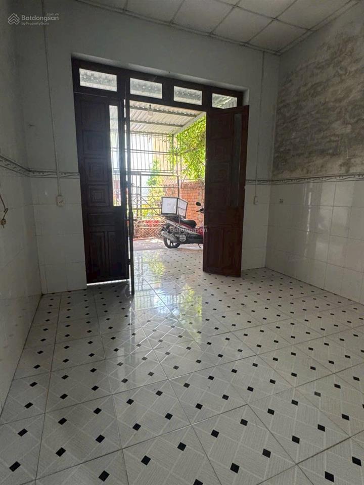 Bán gấp nhà nở hậu 5m gần chợ và trường tiểu học phú mỹ, giá 2.150 tỷ rộng 87.4m2, đường ô tô 3m