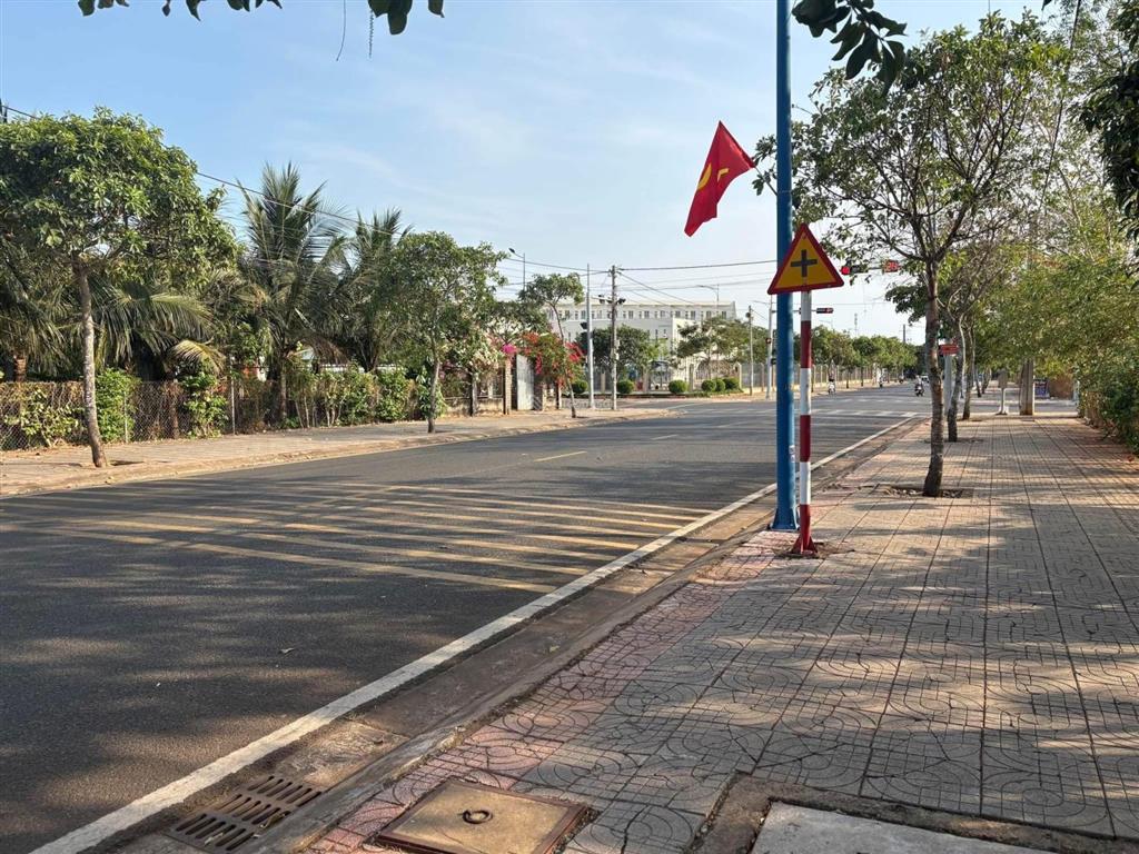 Cho thuê đất mặt tiền điện biên phủ gần công viên sinh đôi ngãi giao châu đức