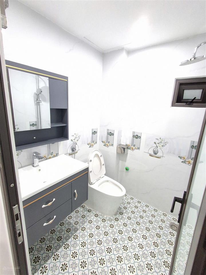 Tôi chính chủ,bán nhà 6 tầng,có thang máy.ngõ 181,trần phú,văn quán,hà đông.