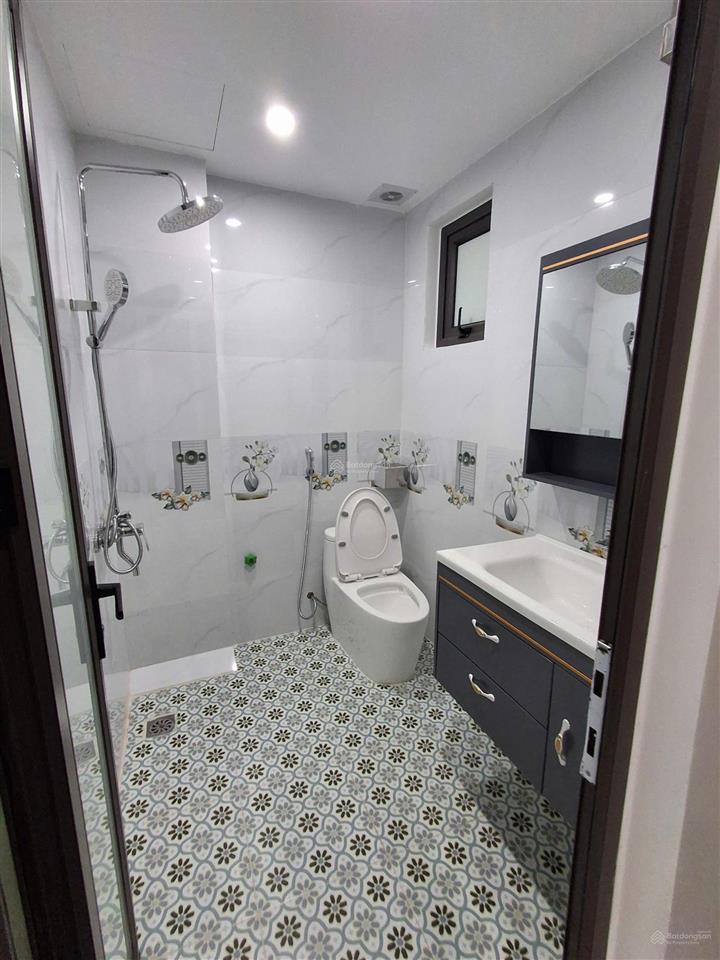 Tôi chính chủ,bán nhà 6 tầng,có thang máy.đầu ngõ 181,trần phú,hà đông.  0936 341 ***