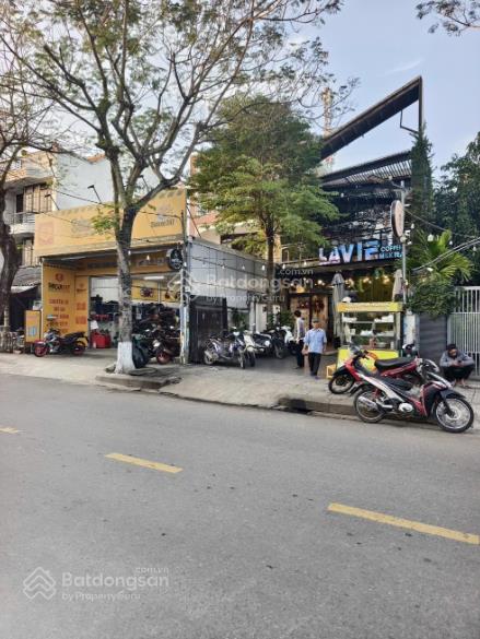 Mặt tiền cửa đại  cách phố cổ đúng 500m đang có dòng tiền cho thuê mặt tiền diện tích  200m2 + 38