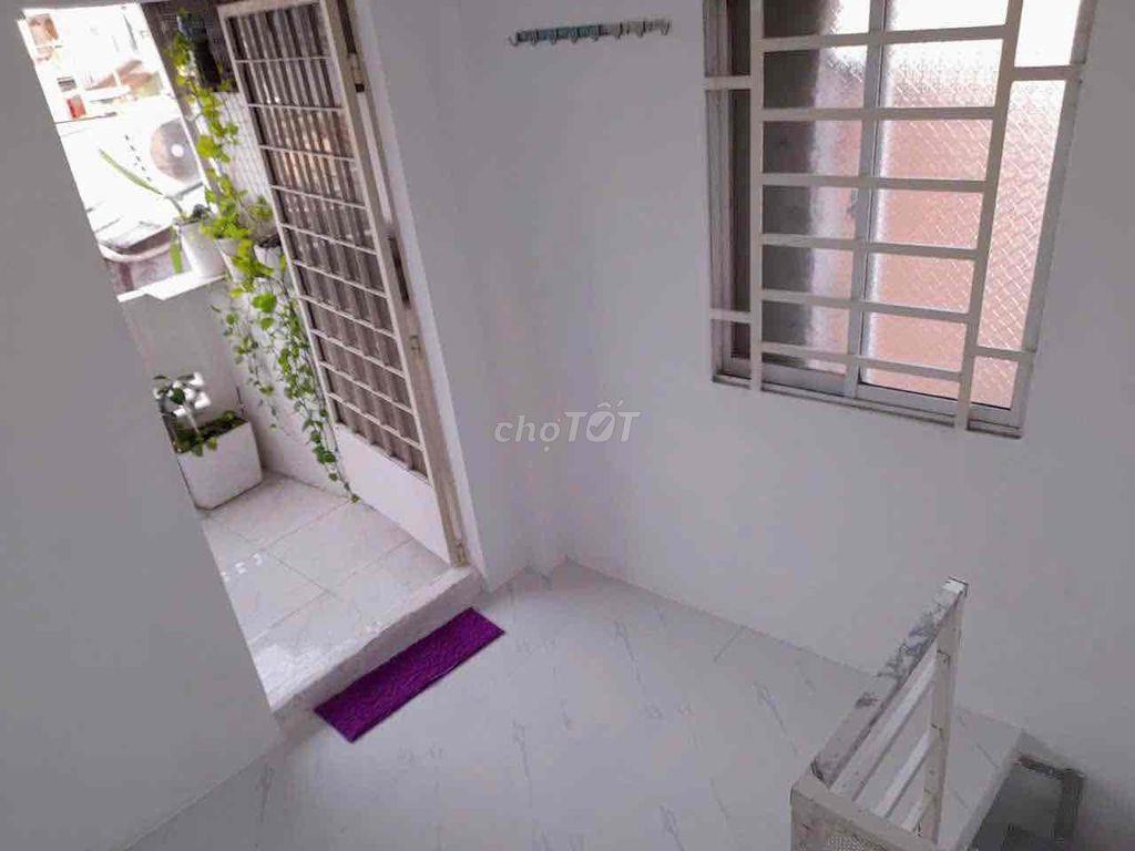 Cho thuê nhà nhỏ 3 tầng GV giá 4.500k  LH: ***