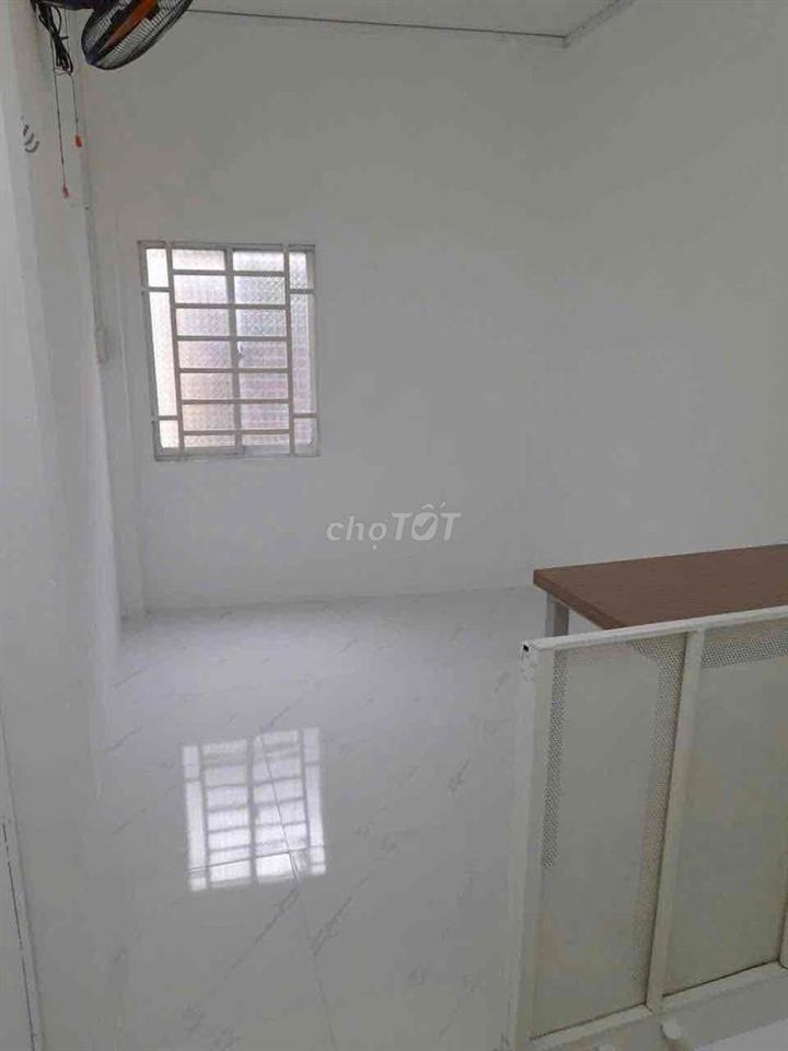 Cho thuê nhà nhỏ 3 tầng GV giá 4.500k  LH: ***