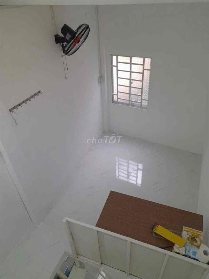 Cho thuê nhà nhỏ 3 tầng GV giá 4.500k  LH: ***