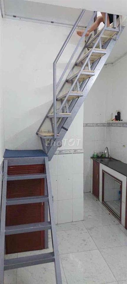 Cho thuê nhà nhỏ 3 tầng GV giá 4.500k  LH: ***