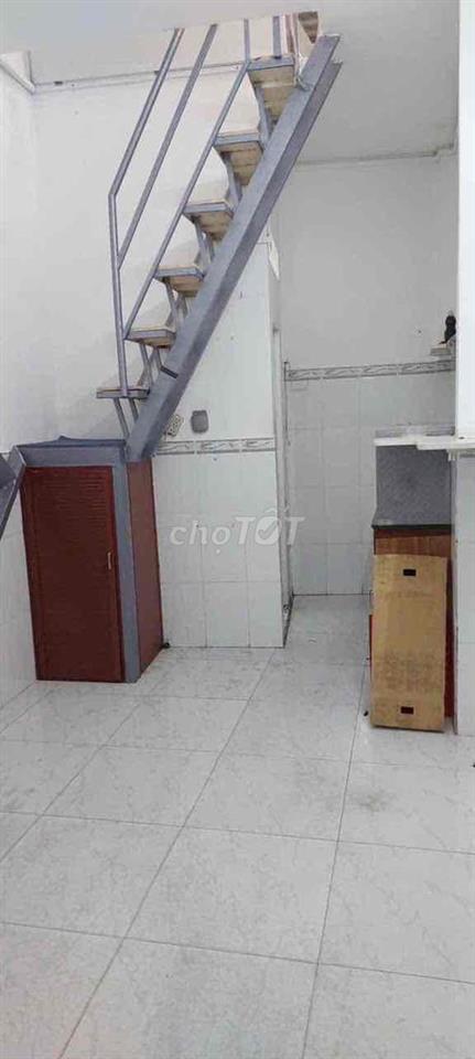 Cho thuê nhà nhỏ 3 tầng GV giá 4.500k  LH: ***