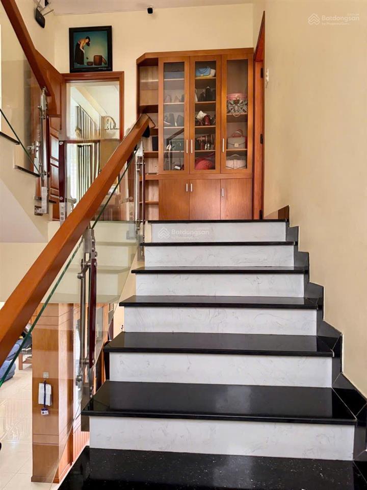 Bán biệt thự 3 tầng ngang 16m rộng thoáng kđt vcn phước hải nha trang