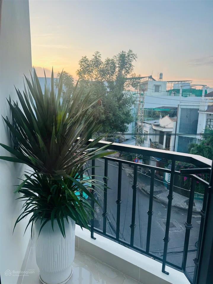 Nhà 4 tầng 1 tum căn góc 2 mặt tiền vị trí trung tâm đường lê chân nha trang