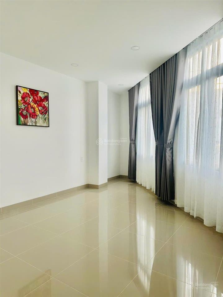Nhà 4 tầng 1 tum căn góc 2 mặt tiền vị trí trung tâm đường lê chân nha trang