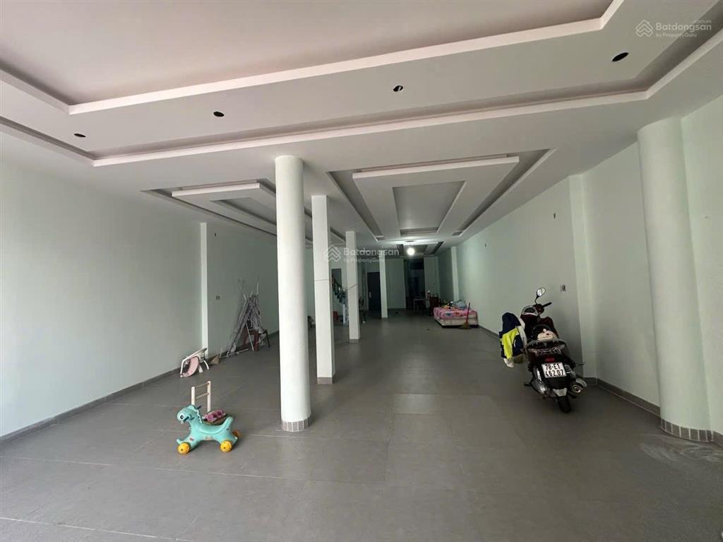 Bán nhà 1 trệt 4 lầu thuận lợi kinh doanh mặt tiền đường vân đồn thông thẳng ra biển trung tâm nt
