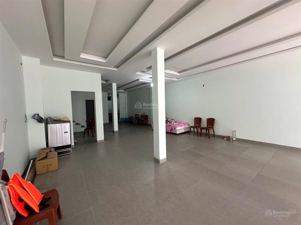 Bán nhà 1 trệt 4 lầu thuận lợi kinh doanh mặt tiền đường vân đồn thông thẳng ra biển trung tâm nt