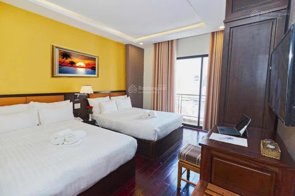Bán khách sạn 2 sao hẻm ô tô 11m khu phố tây hùng vương trung tâm biển nha trang