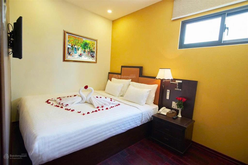 Bán khách sạn 2 sao hẻm ô tô 11m khu phố tây hùng vương trung tâm biển nha trang