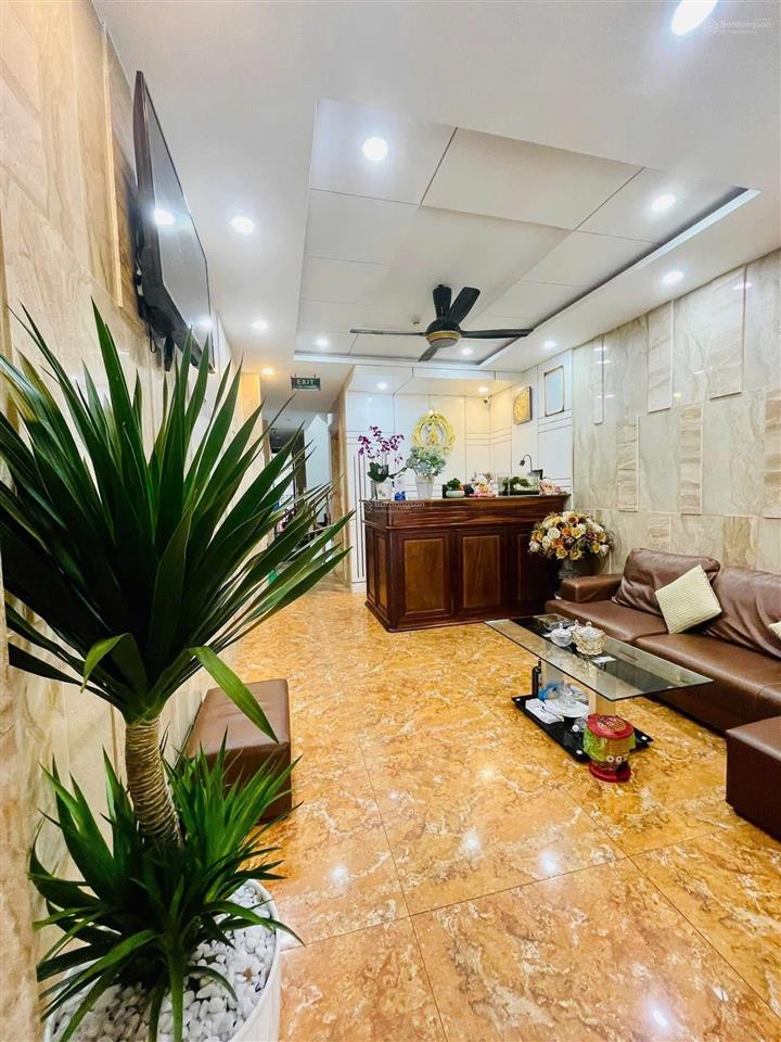 Bán khách sạn 2 sao hẻm ô tô 11m khu phố tây hùng vương trung tâm biển nha trang