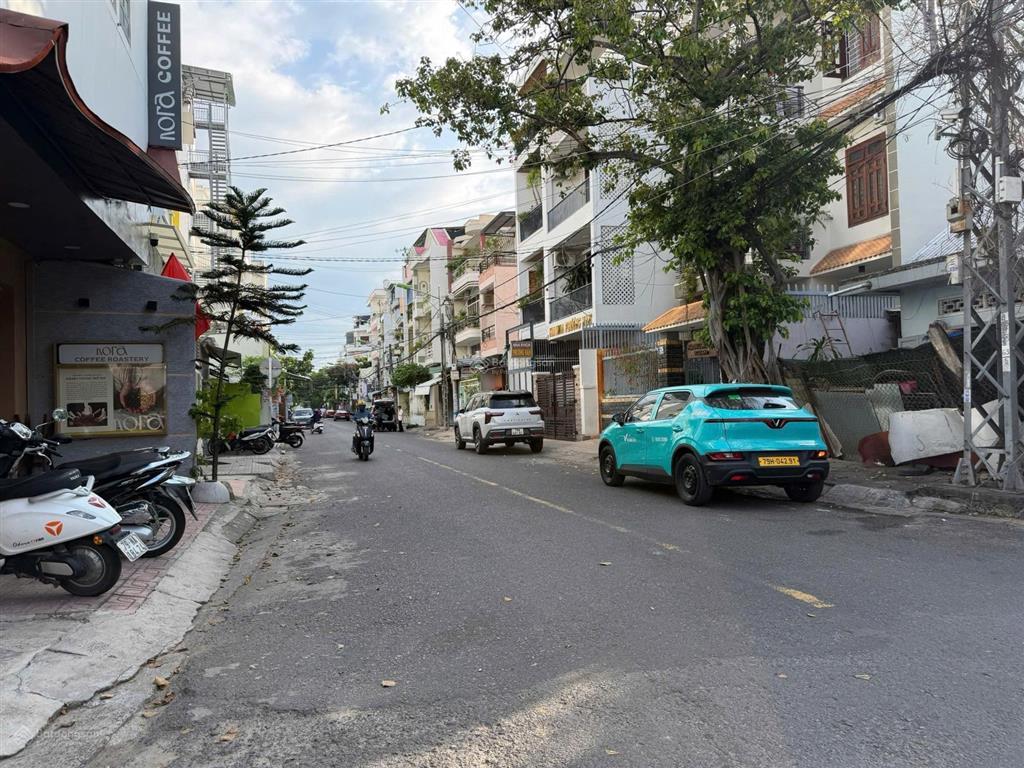 Bán nhà 2 tầng mặt tiền đường mạc đỉnh chi khu bàn cờ trung tâm nha trang
