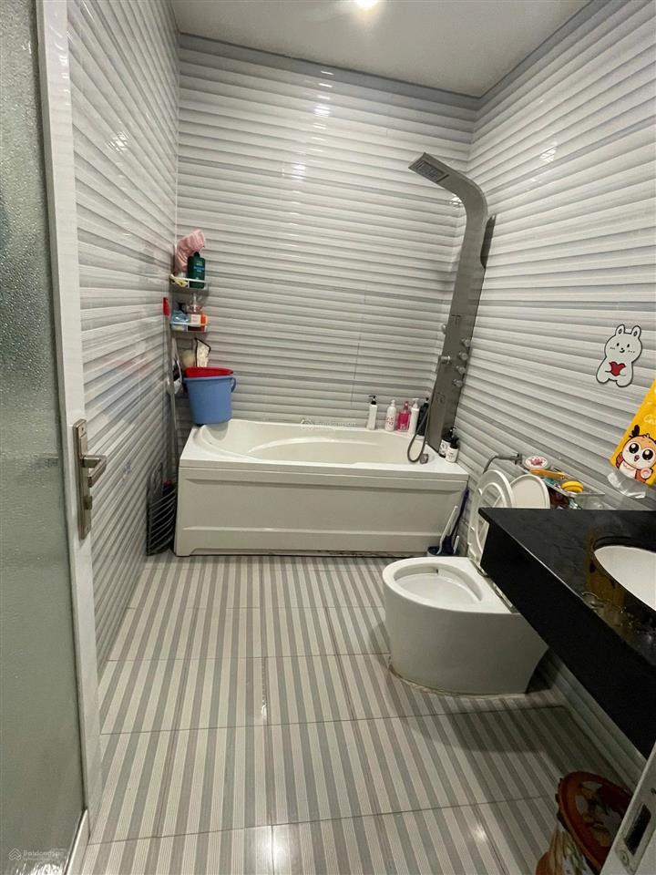 Bán nhà 4 tầng mặt tiền đường hồng bàng trung tâm nha trang thuận tiện ở và kinh doanh lâu dài