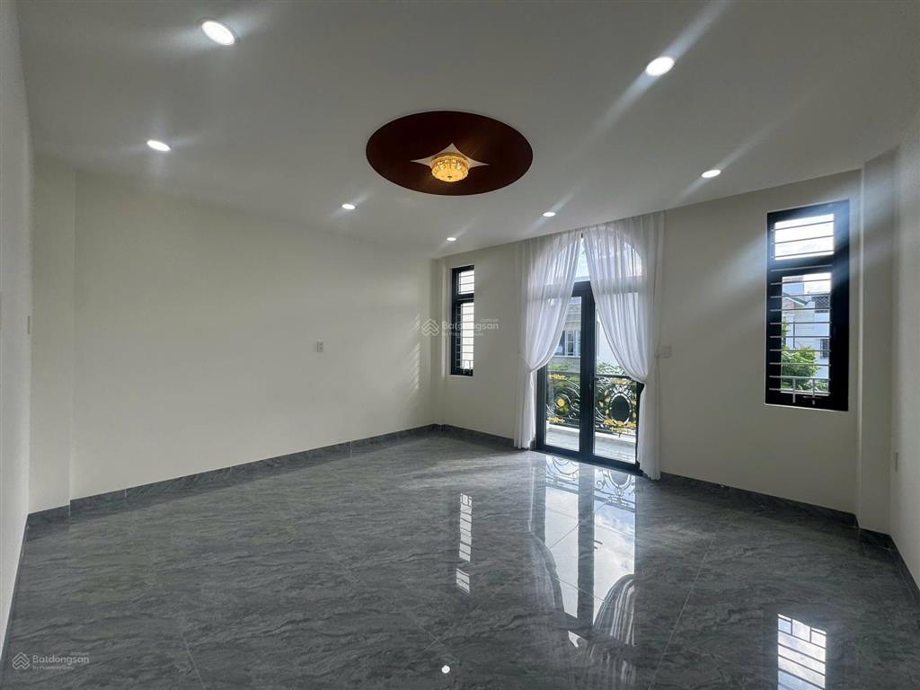 Bán nhà đầy đủ nội thất có thang máy kđt hà quang 2 nha trang