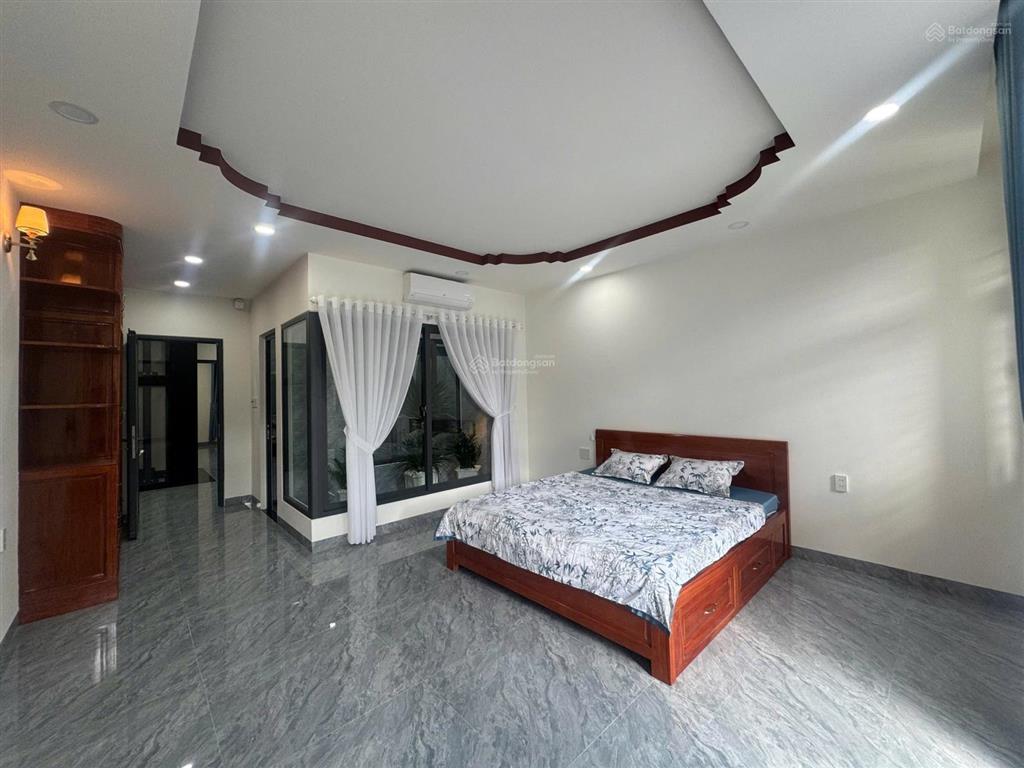 Bán nhà đầy đủ nội thất có thang máy kđt hà quang 2 nha trang