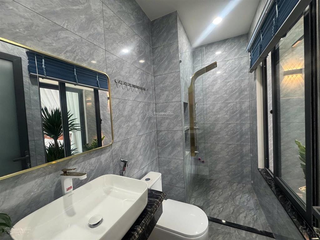 Bán nhà đầy đủ nội thất có thang máy kđt hà quang 2 nha trang