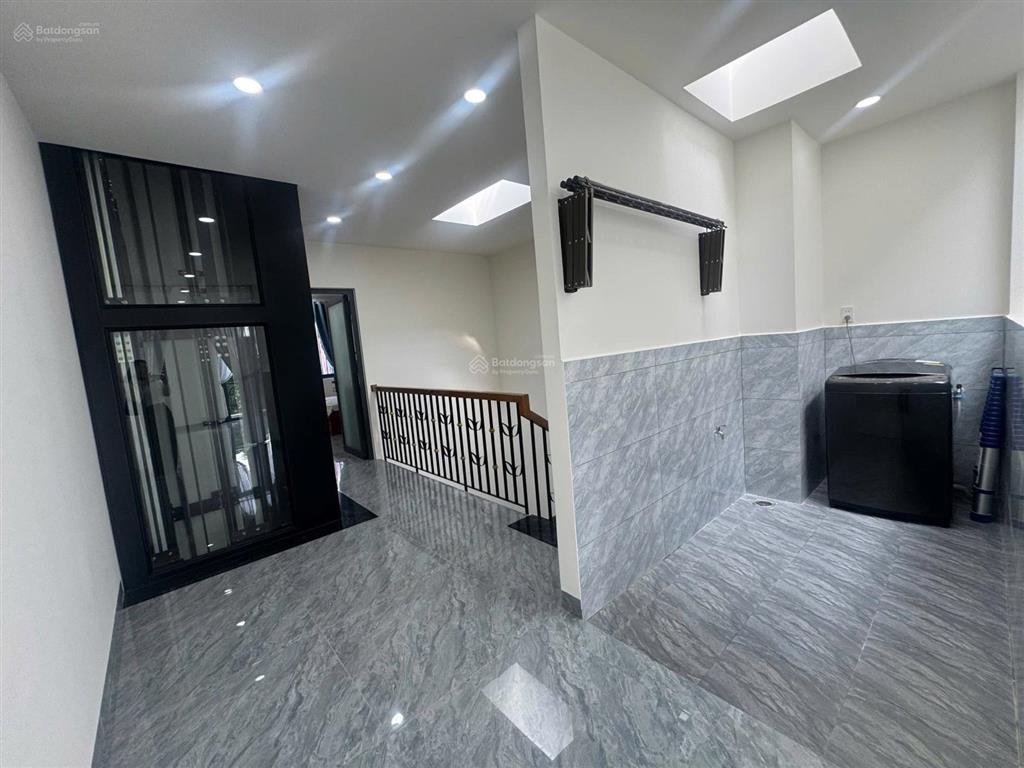 Bán nhà đầy đủ nội thất có thang máy kđt hà quang 2 nha trang